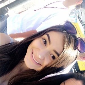 Meet your Posher, Kayla